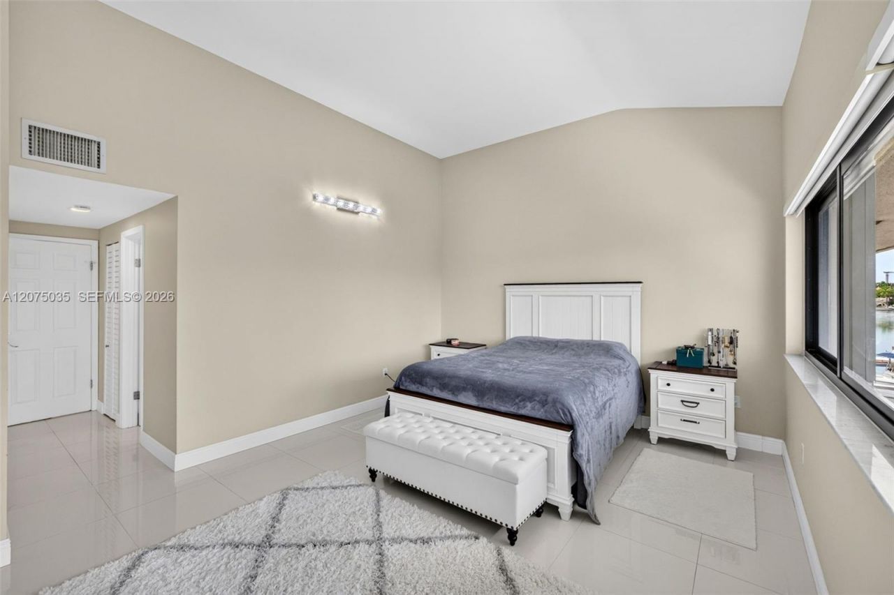 203 Poinciana Dr , Unit 103, Sunny Isles Beach, FL 33160 Photo
