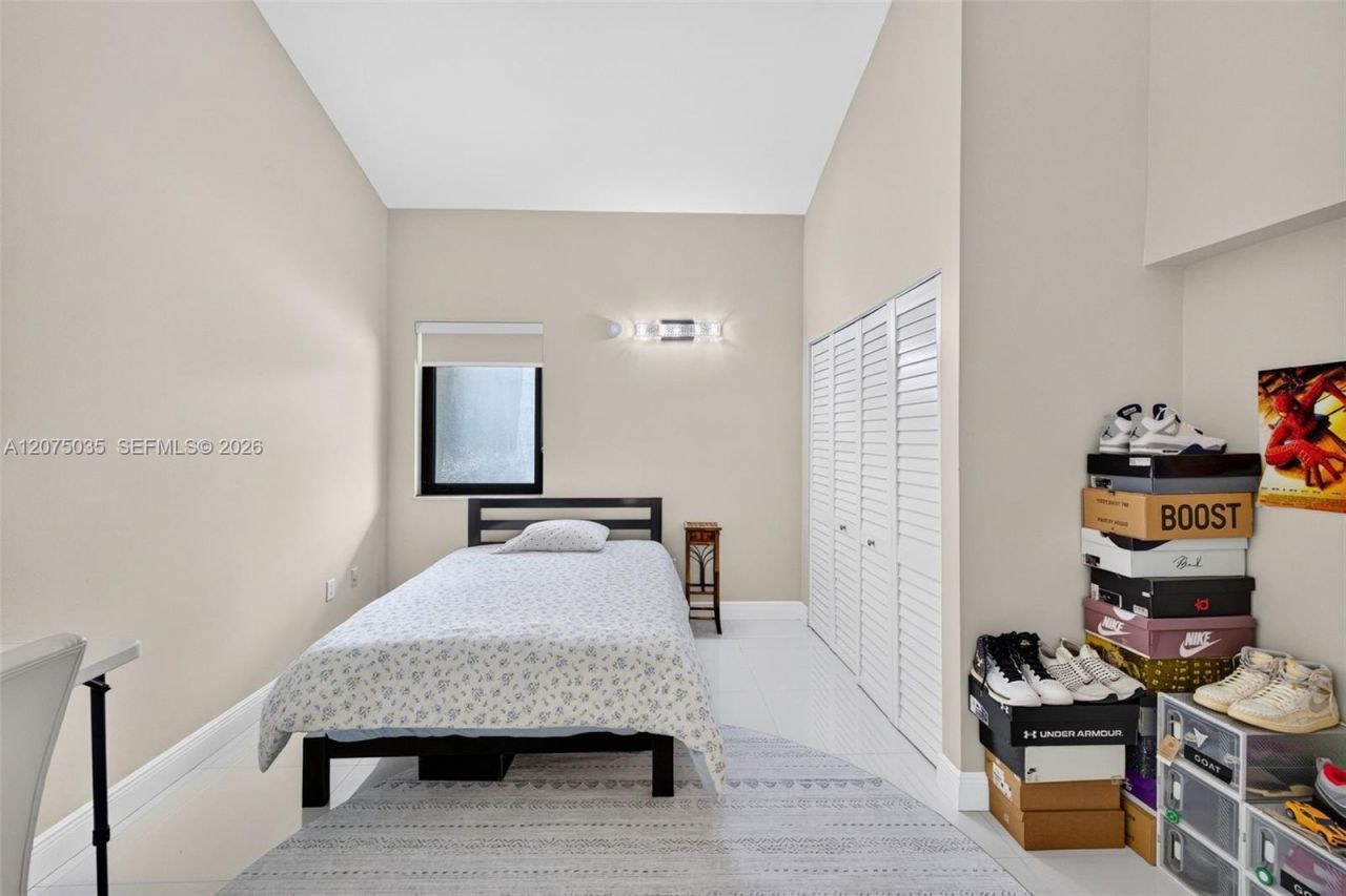 203 Poinciana Dr , Unit 103, Sunny Isles Beach, FL 33160 Photo