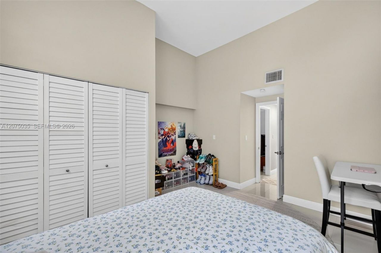 203 Poinciana Dr , Unit 103, Sunny Isles Beach, FL 33160 Photo