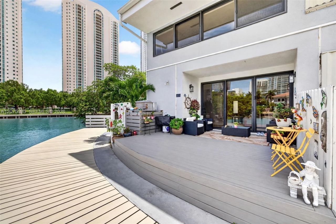 203 Poinciana Dr, Unit 103, Sunny Isles Beach, FL 33160 Photo