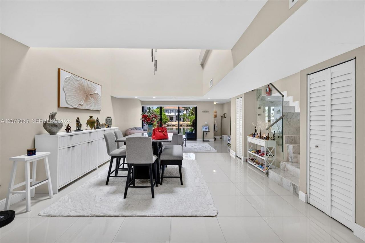 203 Poinciana Dr , Unit 103, Sunny Isles Beach, FL 33160 Photo