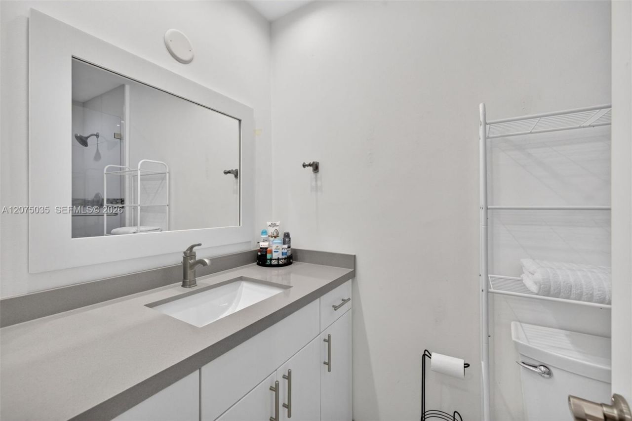 203 Poinciana Dr , Unit 103, Sunny Isles Beach, FL 33160 Photo