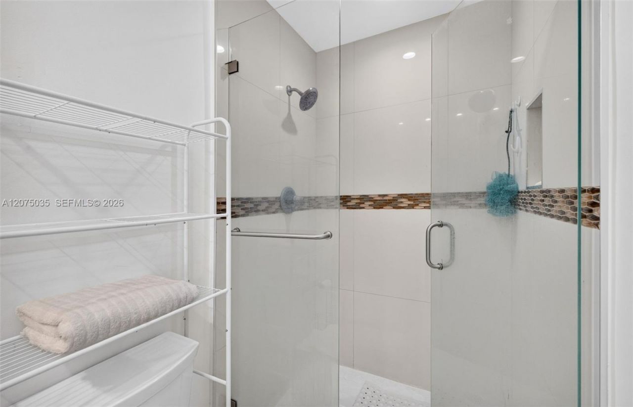203 Poinciana Dr , Unit 103, Sunny Isles Beach, FL 33160 Photo