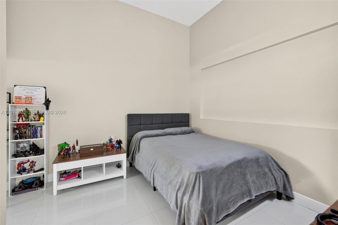 203 Poinciana Dr , Unit 103, Sunny Isles Beach, FL 33160 Photo