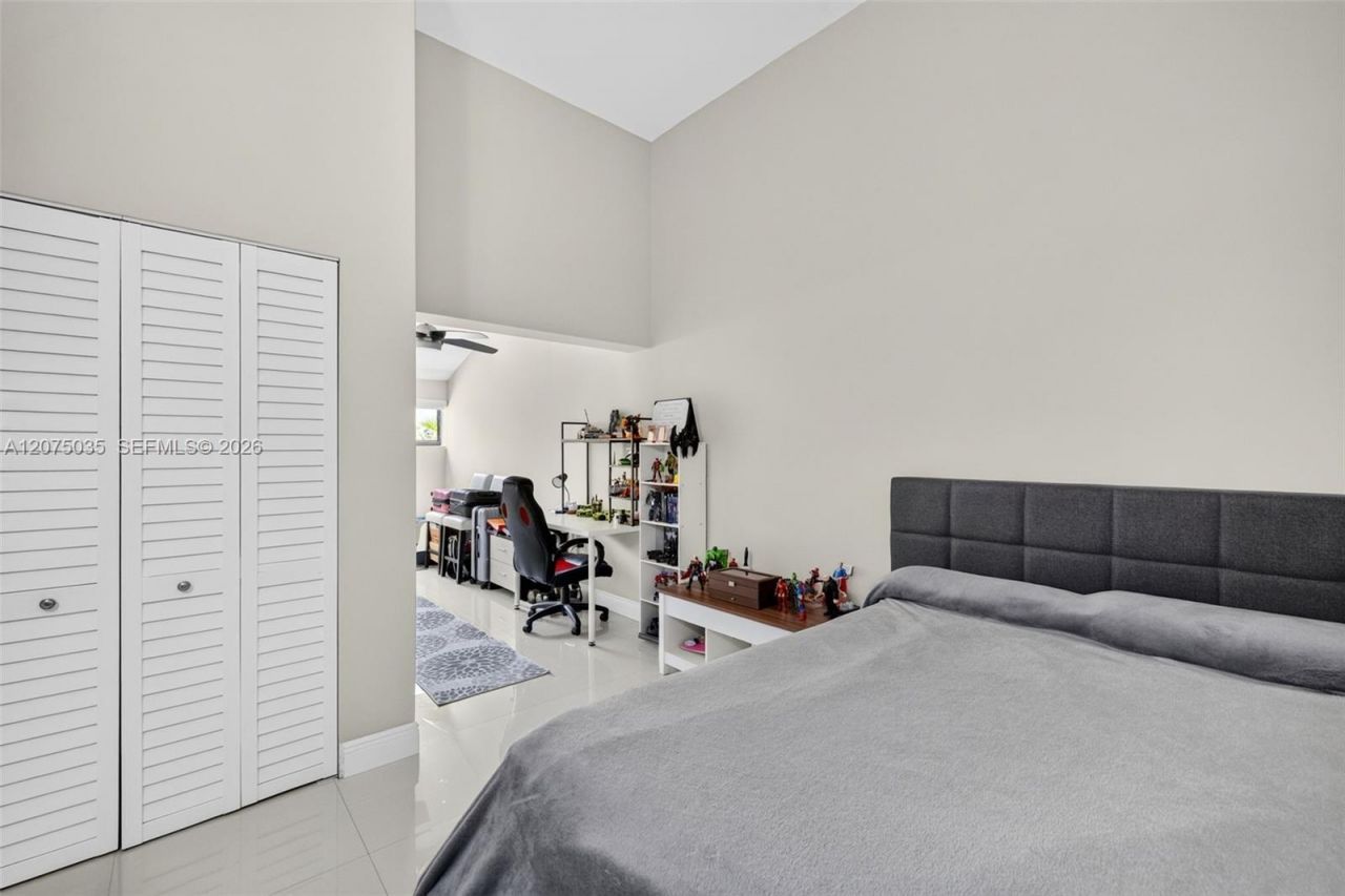 203 Poinciana Dr , Unit 103, Sunny Isles Beach, FL 33160 Photo