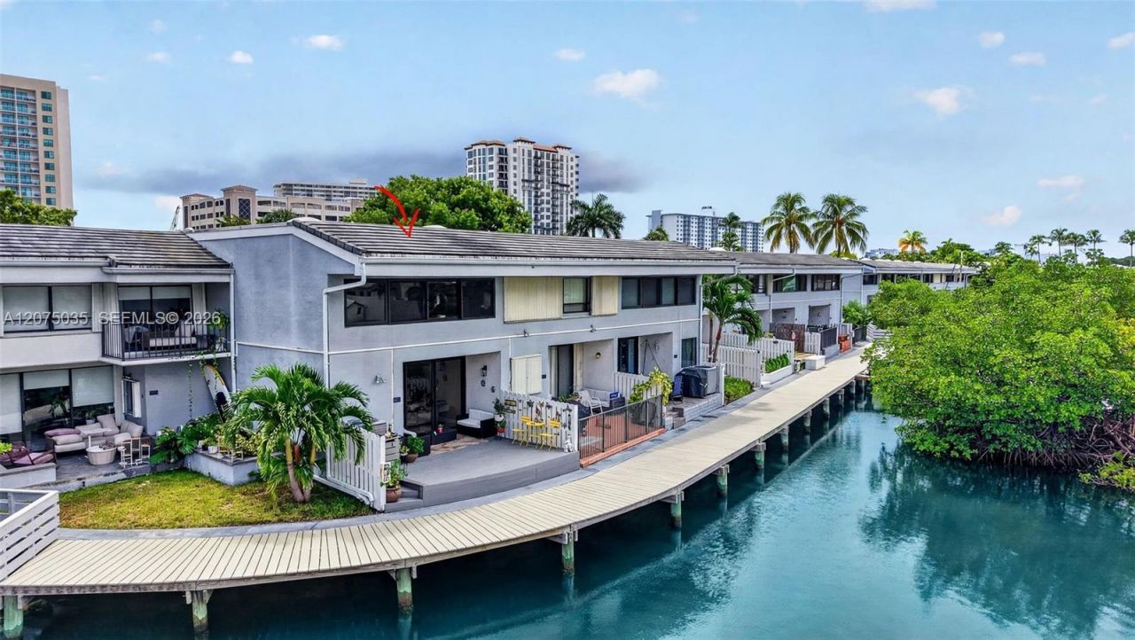 203 Poinciana Dr, Unit 103, Sunny Isles Beach, FL 33160 Photo