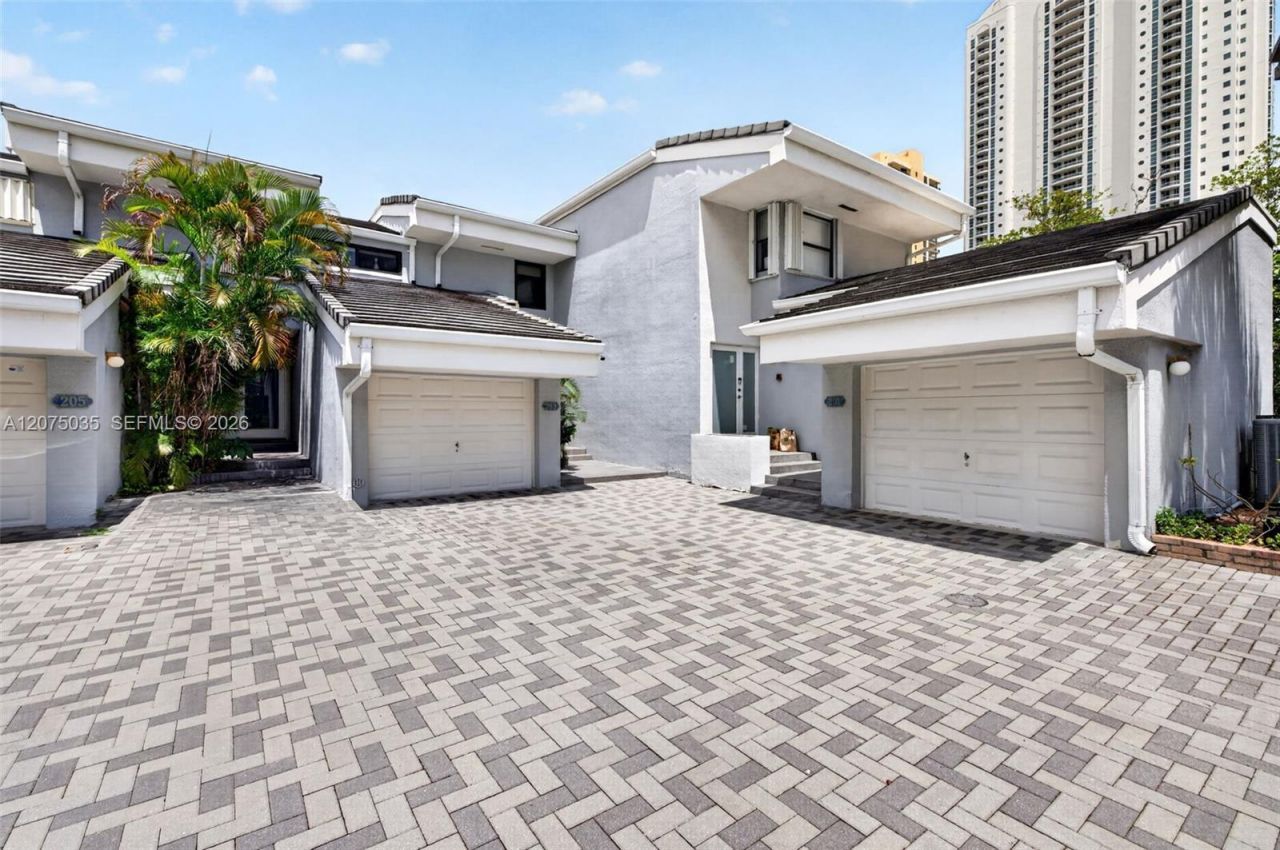203 Poinciana Dr , Unit 103, Sunny Isles Beach, FL 33160 Photo