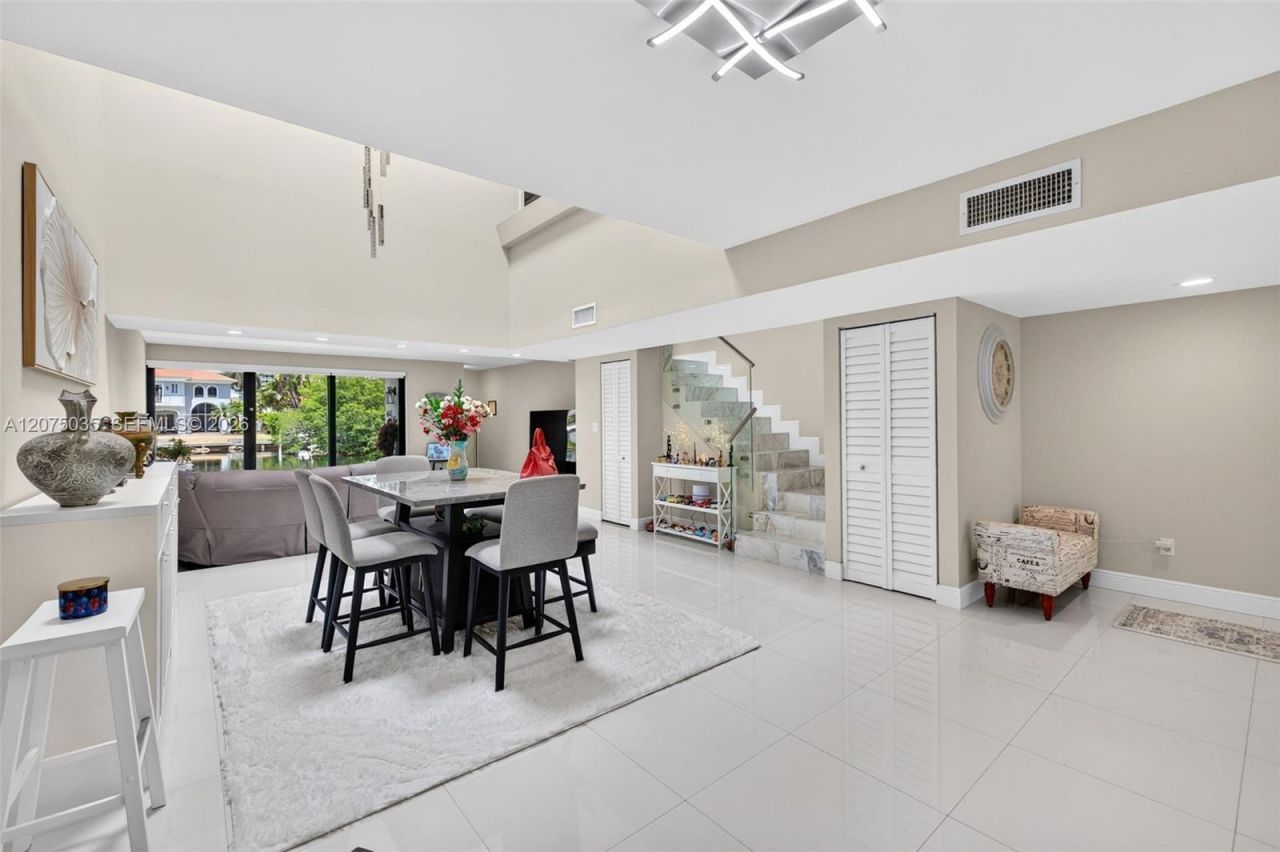 203 Poinciana Dr , Unit 103, Sunny Isles Beach, FL 33160 Photo