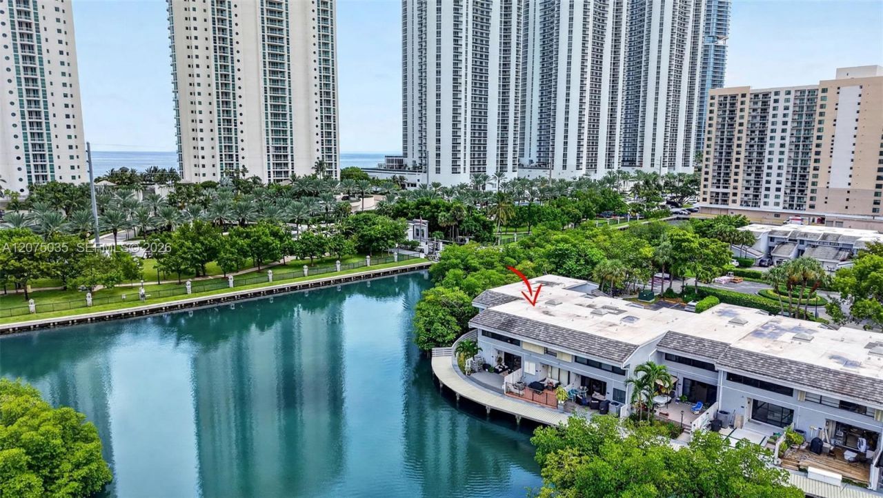 203 Poinciana Dr, Unit 103, Sunny Isles Beach, FL 33160 Photo