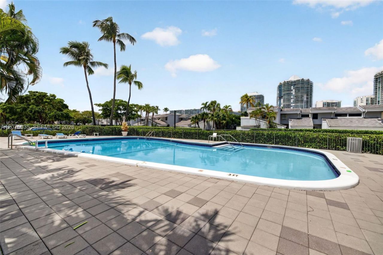 203 Poinciana Dr , Unit 103, Sunny Isles Beach, FL 33160 Photo