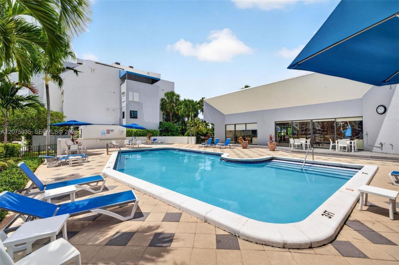 203 Poinciana Dr , Unit 103, Sunny Isles Beach, FL 33160 Photo
