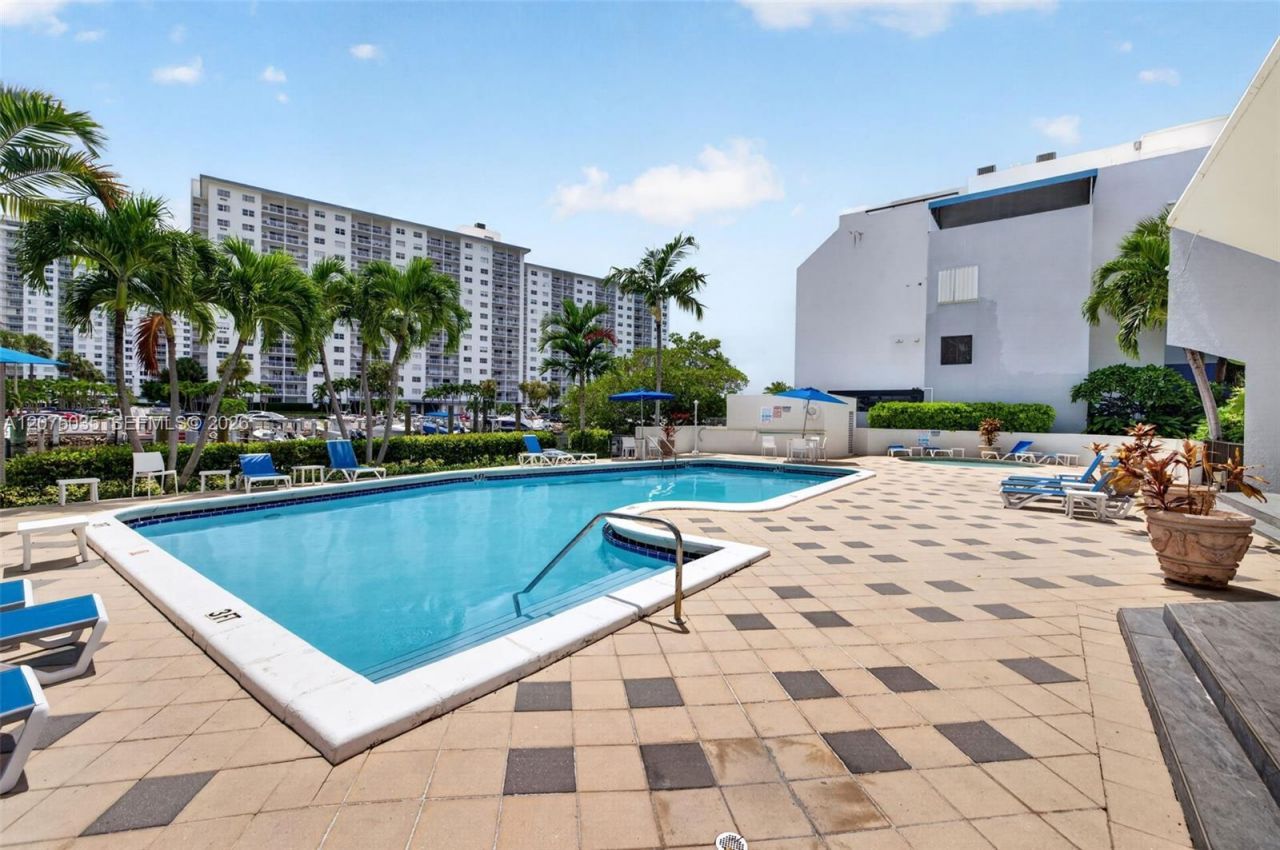 203 Poinciana Dr , Unit 103, Sunny Isles Beach, FL 33160 Photo