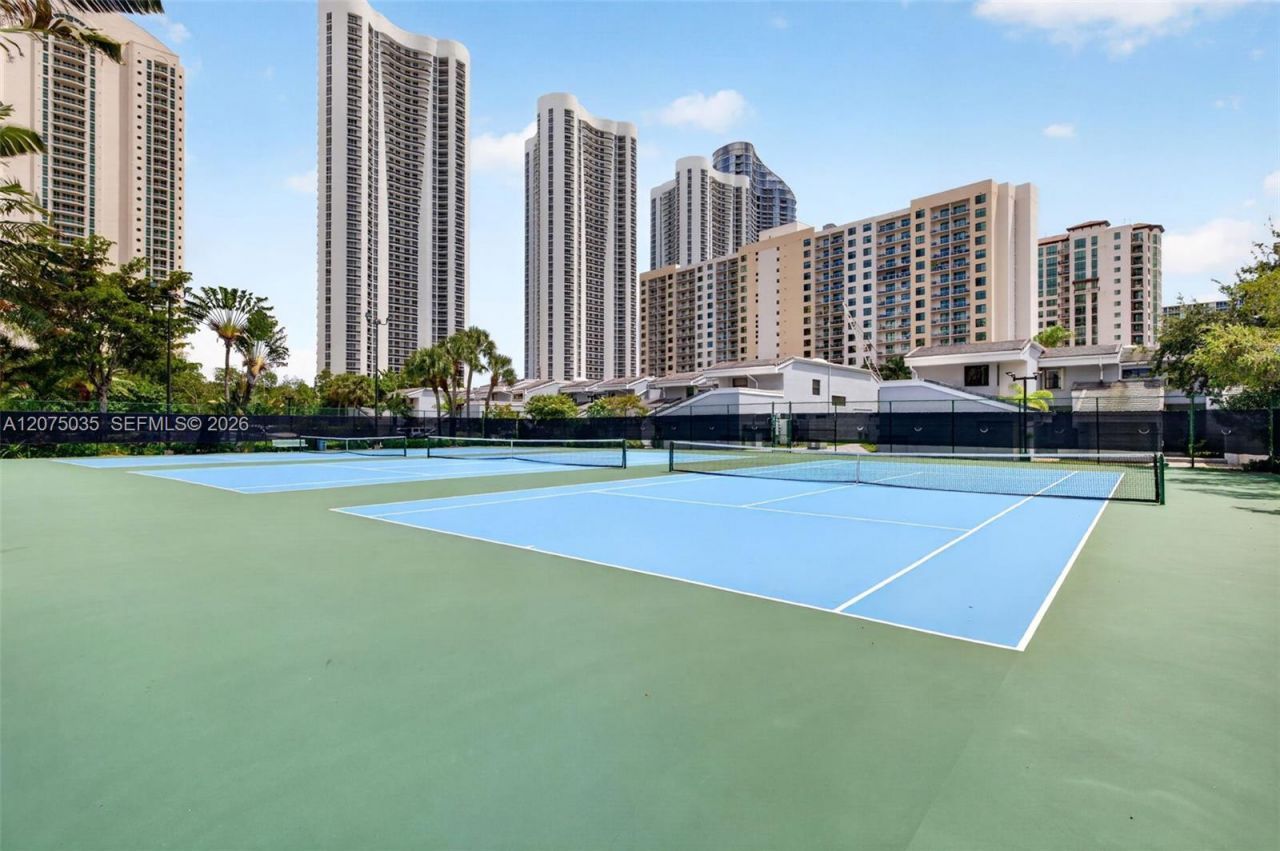 203 Poinciana Dr , Unit 103, Sunny Isles Beach, FL 33160 Photo