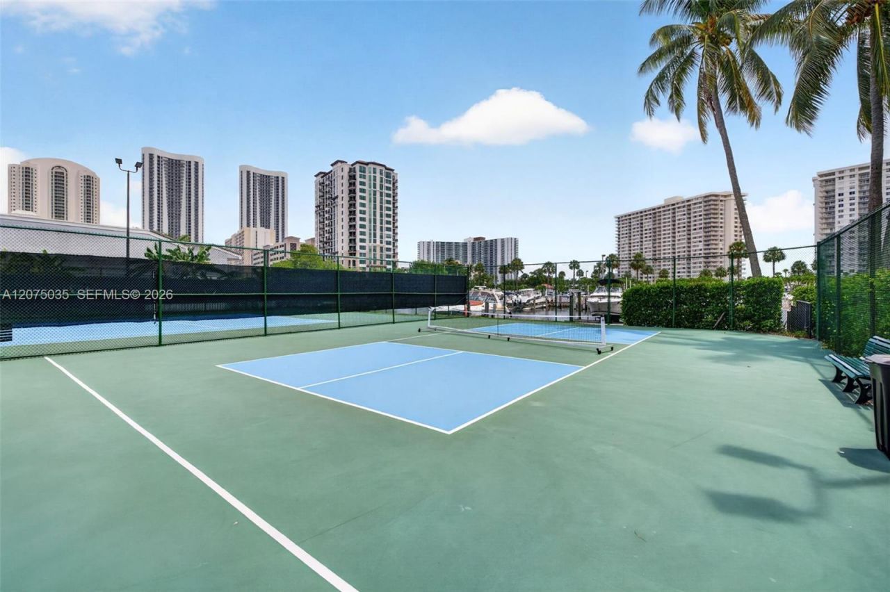 203 Poinciana Dr , Unit 103, Sunny Isles Beach, FL 33160 Photo