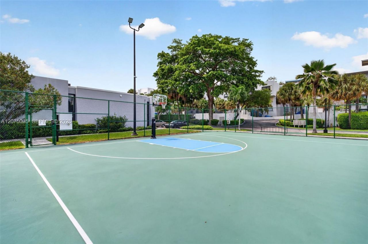 203 Poinciana Dr , Unit 103, Sunny Isles Beach, FL 33160 Photo