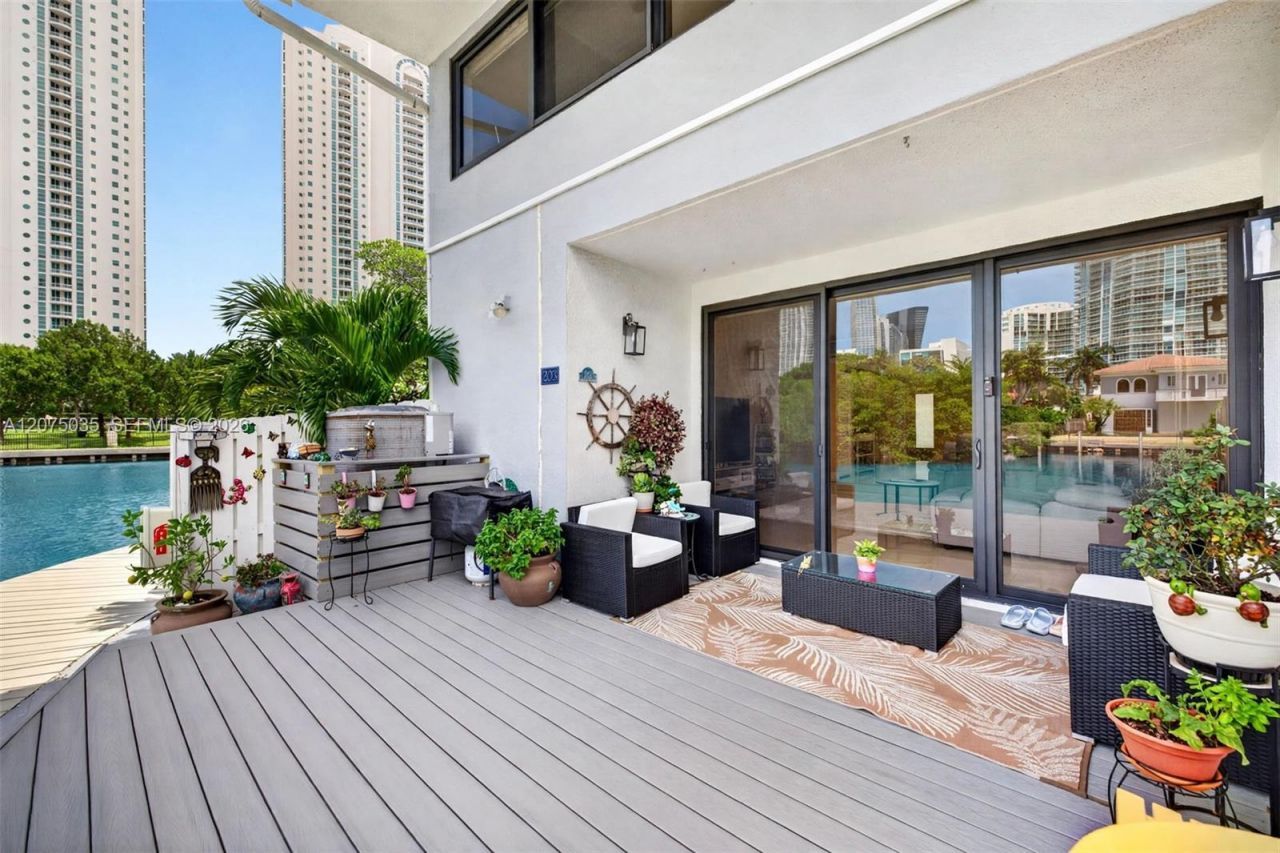 203 Poinciana Dr, Unit 103, Sunny Isles Beach, FL 33160 Photo