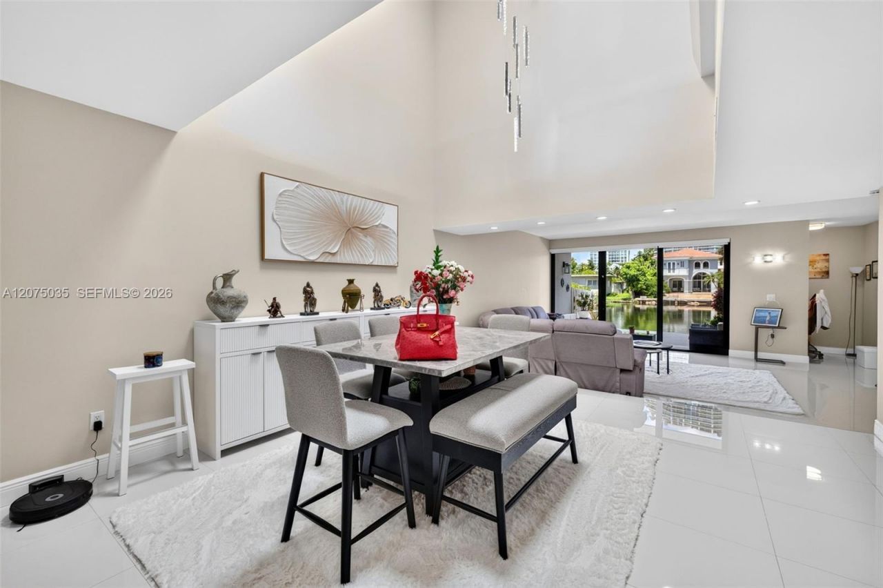 203 Poinciana Dr , Unit 103, Sunny Isles Beach, FL 33160 Photo