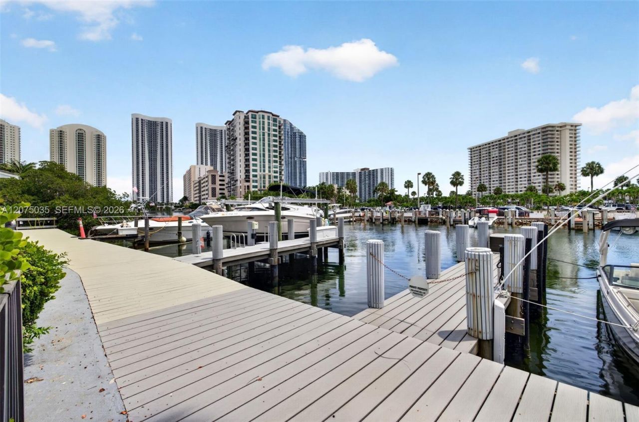 203 Poinciana Dr , Unit 103, Sunny Isles Beach, FL 33160 Photo