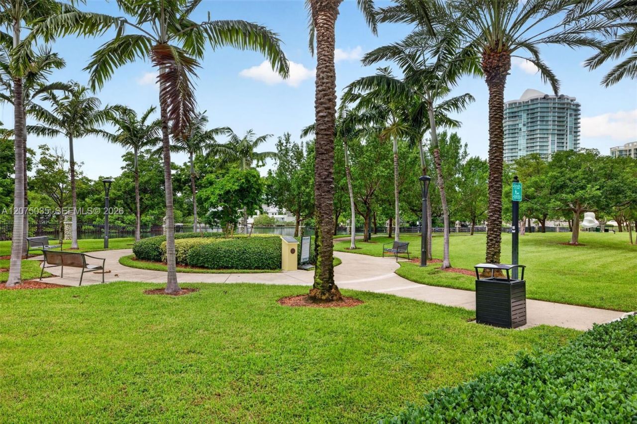 203 Poinciana Dr , Unit 103, Sunny Isles Beach, FL 33160 Photo