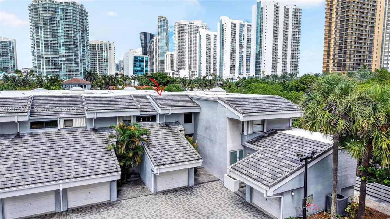 203 Poinciana Dr , Unit 103, Sunny Isles Beach, FL 33160 Photo