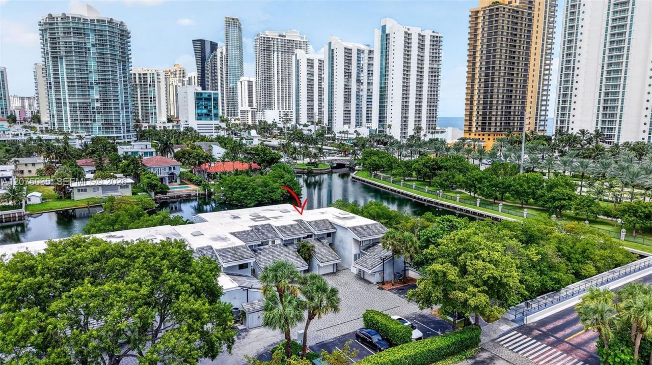 203 Poinciana Dr , Unit 103, Sunny Isles Beach, FL 33160 Photo