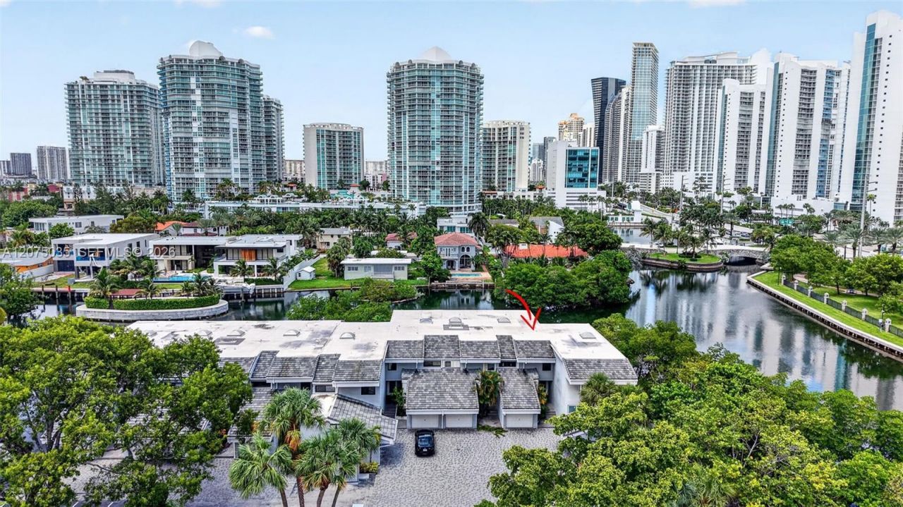 203 Poinciana Dr , Unit 103, Sunny Isles Beach, FL 33160 Photo