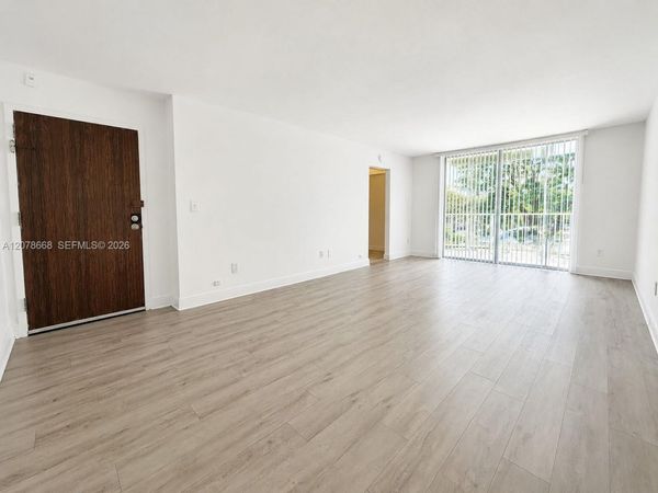 486 NW 165th St Rd, Unit B-301, Miami, FL 33169