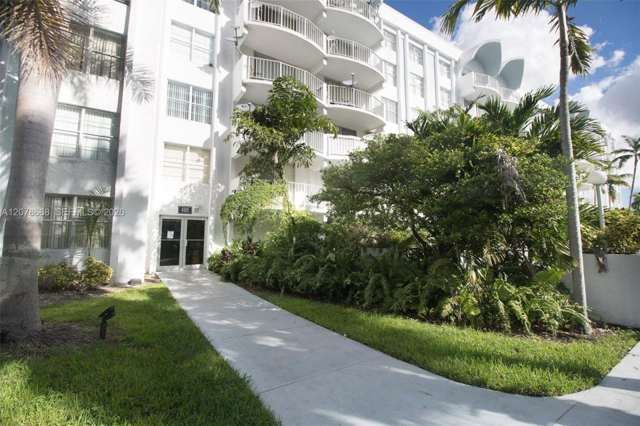 486 NW 165th St Rd , Unit B-301, Miami, FL 33169 Photo