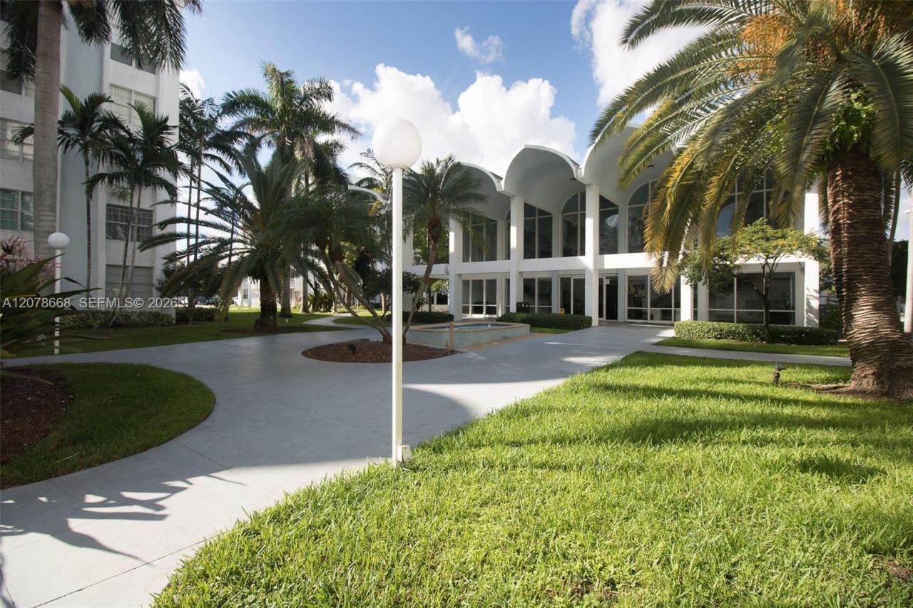 486 NW 165th St Rd , Unit B-301, Miami, FL 33169 Photo