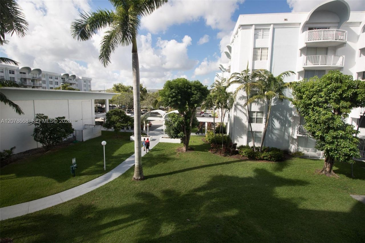 486 NW 165th St Rd , Unit B-301, Miami, FL 33169 Photo