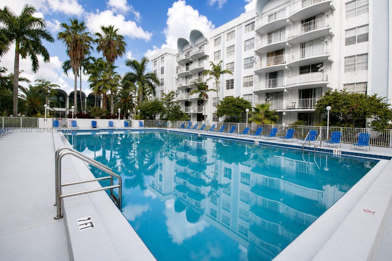 486 NW 165th St Rd , Unit B-301, Miami, FL 33169 Photo