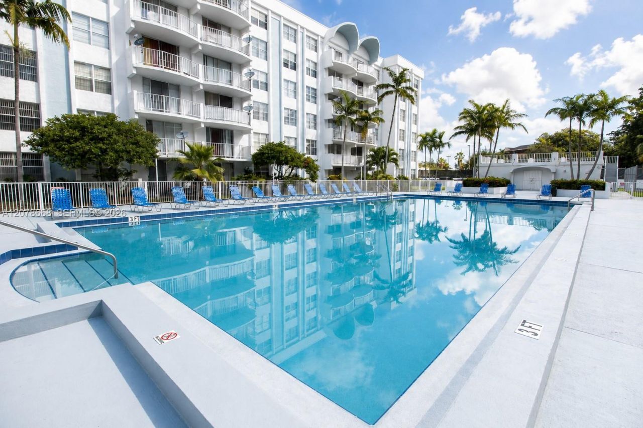 486 NW 165th St Rd , Unit B-301, Miami, FL 33169 Photo