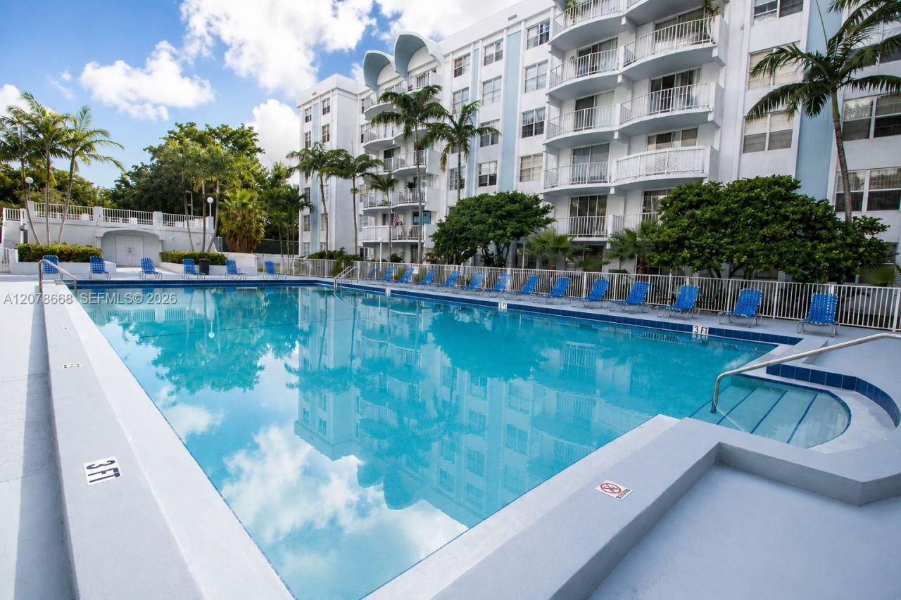 486 NW 165th St Rd , Unit B-301, Miami, FL 33169 Photo