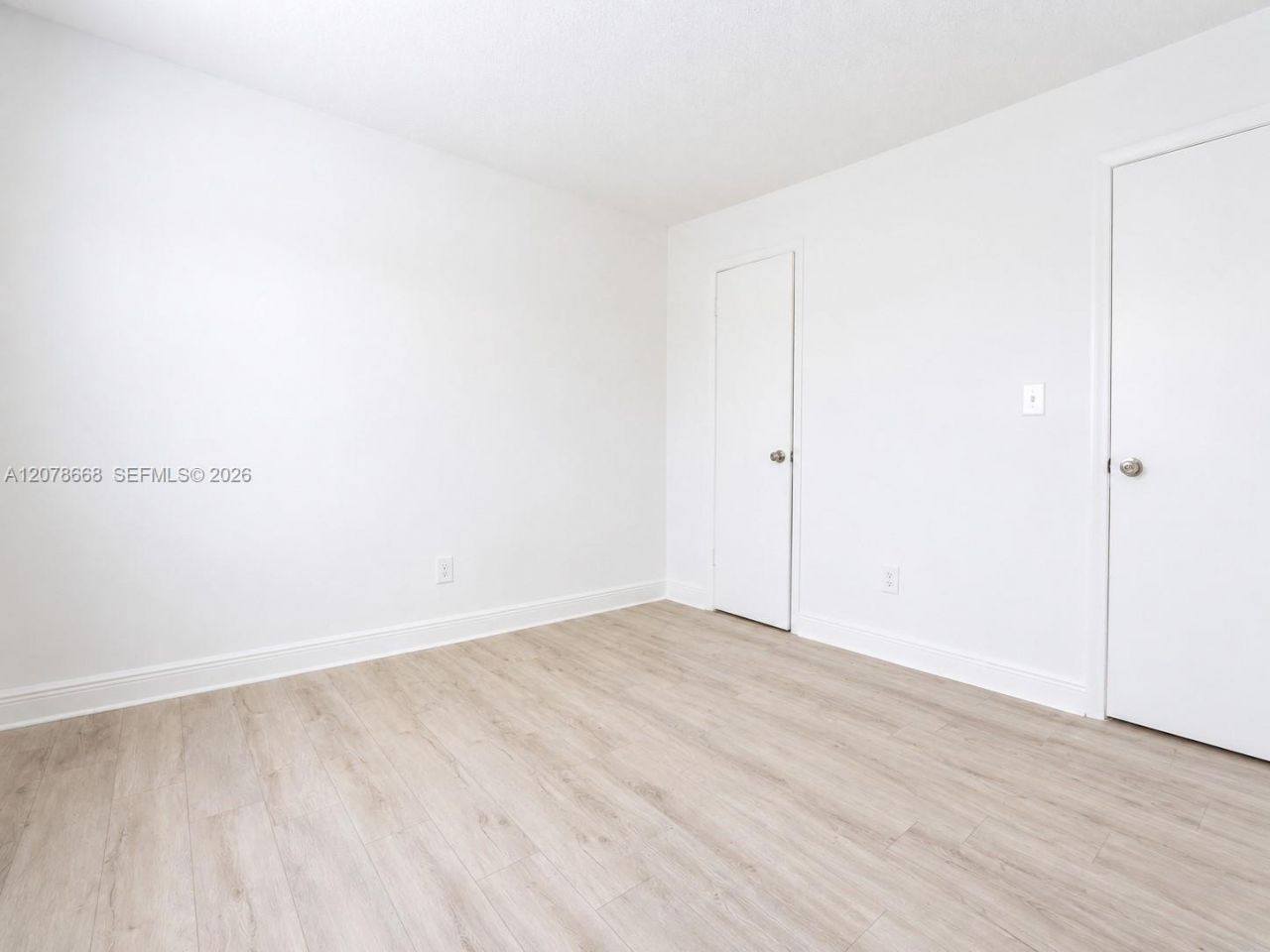486 NW 165th St Rd , Unit B-301, Miami, FL 33169 Photo