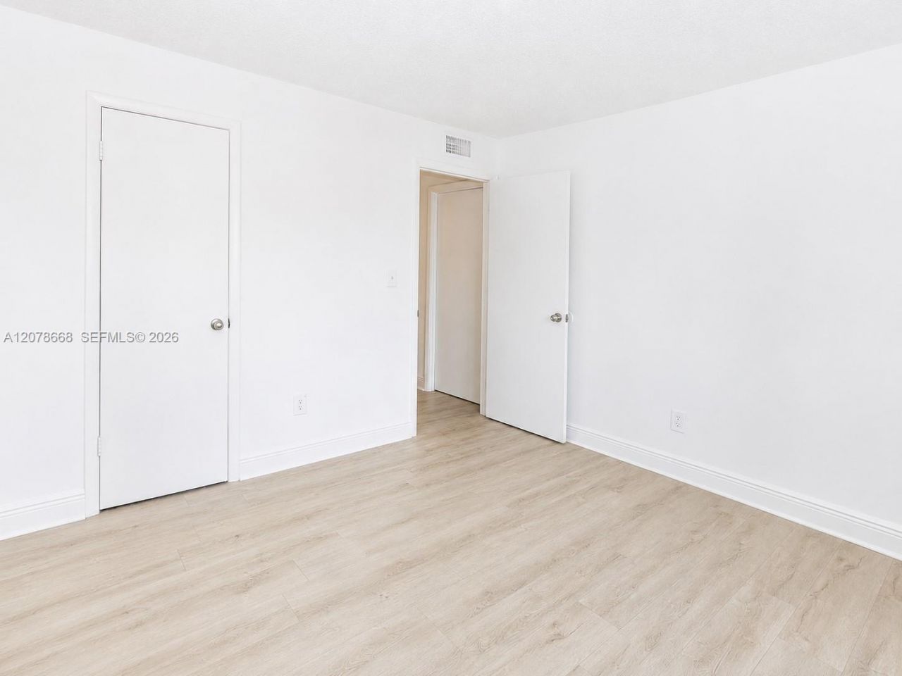486 NW 165th St Rd , Unit B-301, Miami, FL 33169 Photo