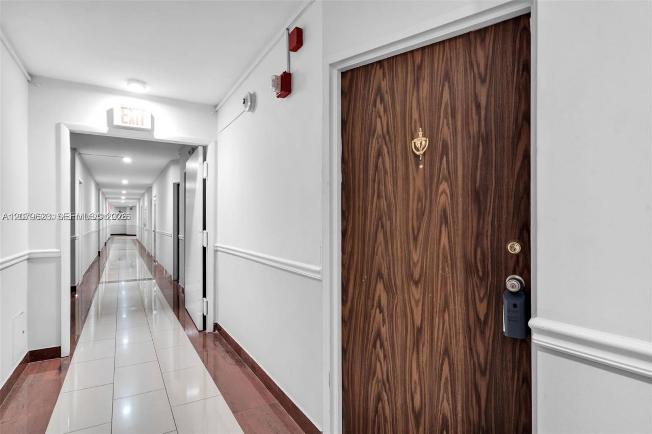 2899 Collins Ave, Unit 1734, Miami Beach, FL 33140 Photo