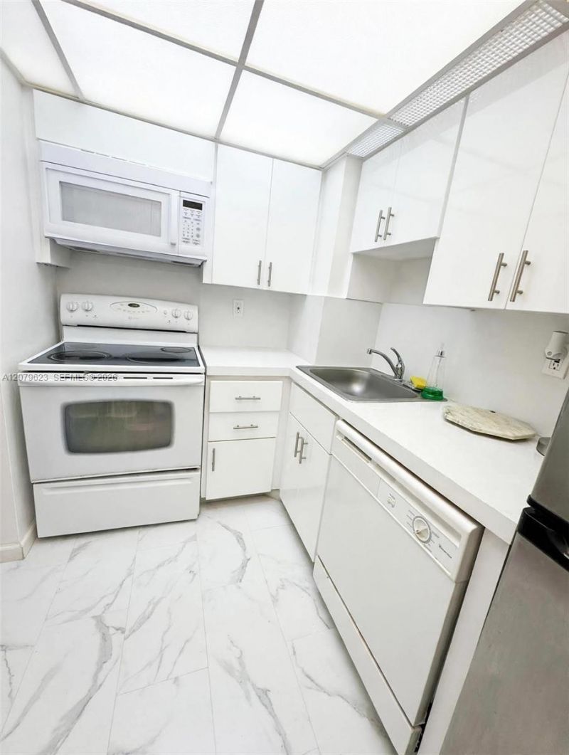 2899 Collins Ave, Unit 1734, Miami Beach, FL 33140 Photo