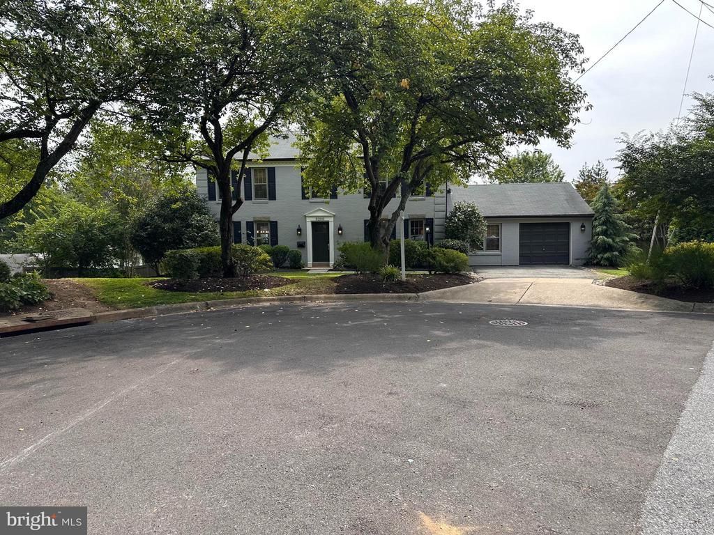 9209 FERNWOOD ROAD , BETHESDA, MD 20817