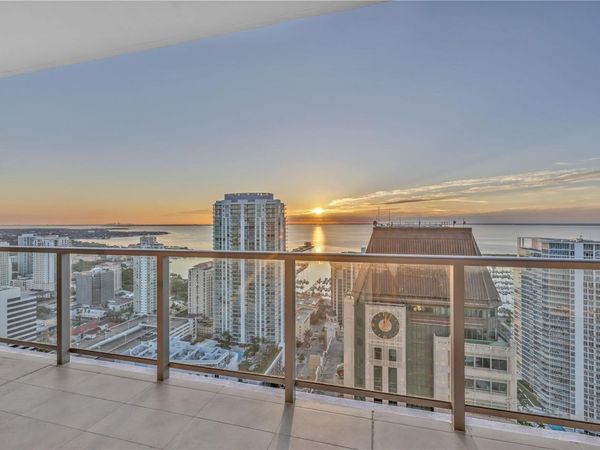 275 1ST AVENUE S, Unit 3704, ST PETERSBURG, FL 33701