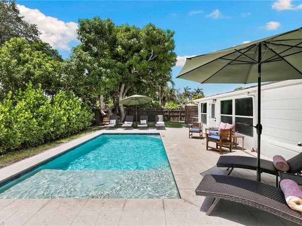 2160 Holiday LN , NAPLES, FL 34104