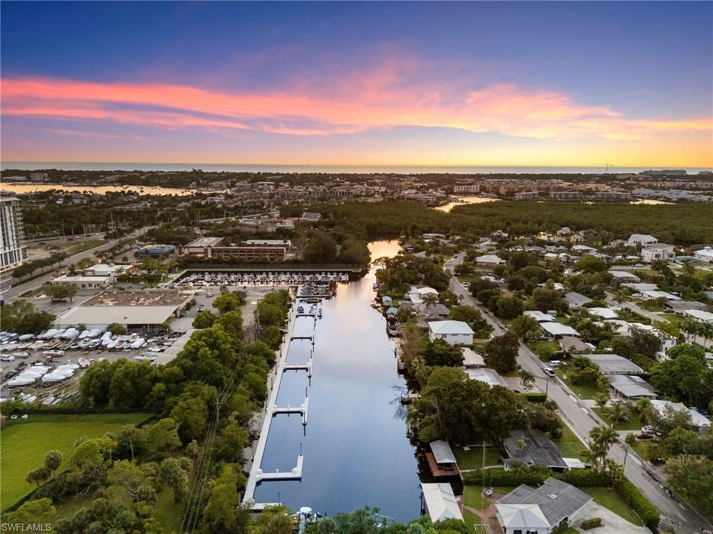 2160 Holiday Ln, Naples, FL 34104 Photo