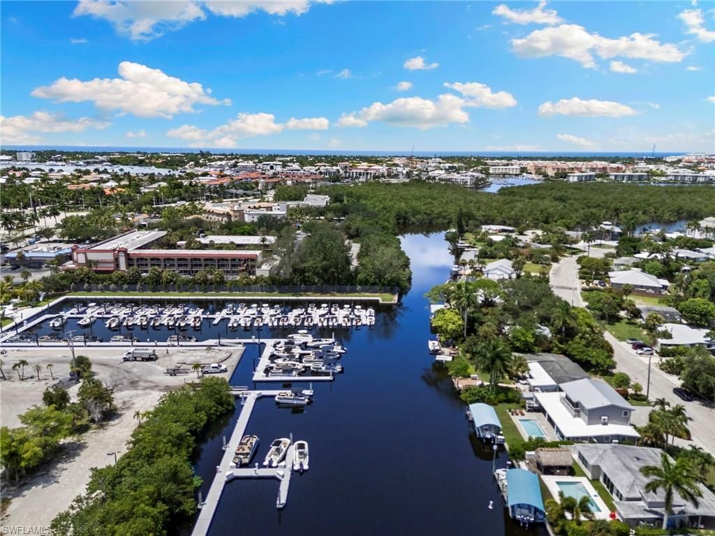 2160 Holiday Ln, Naples, FL 34104 Photo
