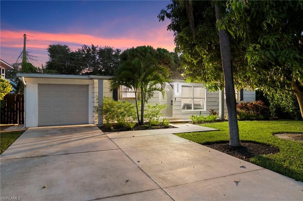 2160 Holiday Ln, Naples, FL 34104 Photo