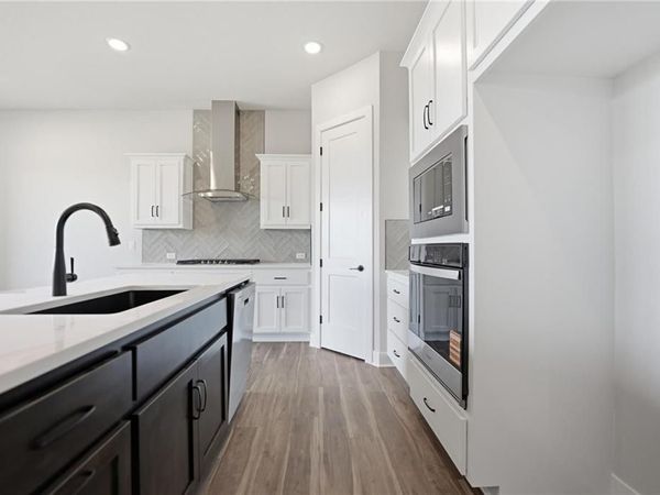 1404 N 163rd Court, Basehor, KS 66007