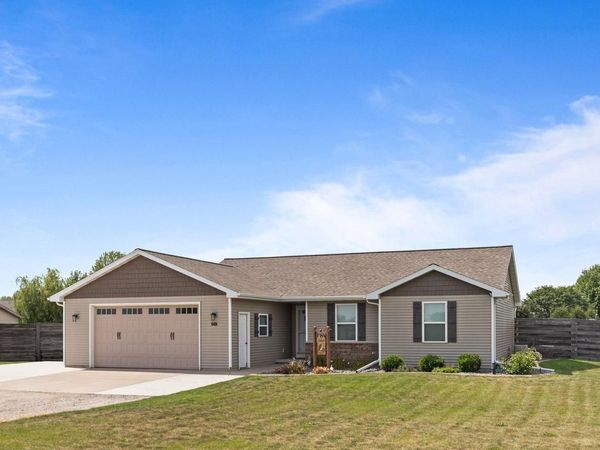 601 DEBRUIN ROAD, Combined Locks, WI 54113