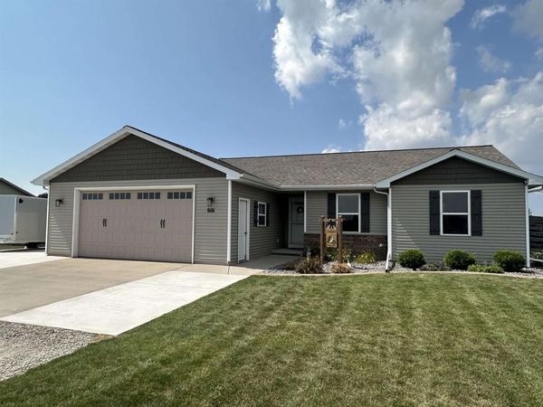 601 DEBRUIN ROAD, Combined Locks, WI 54113