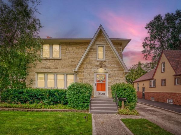 1608 Henry Place , Waukegan, IL 60085