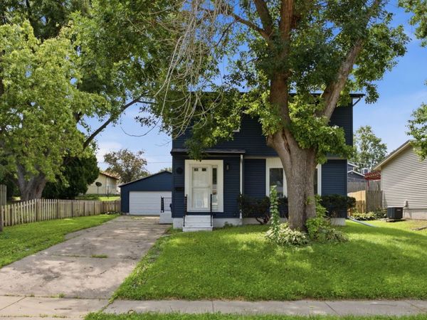 1903 Kings Drive , Bettendorf, IA 52722