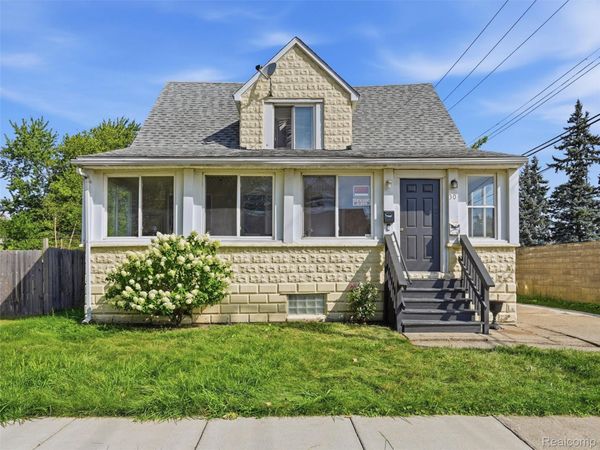 30 W Granet Avenue , Hazel Park, Mi 48030