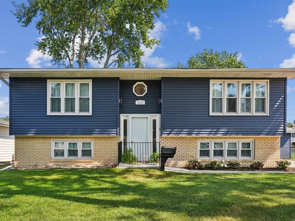 3029 W 9th Street, Waterloo, IA 50702